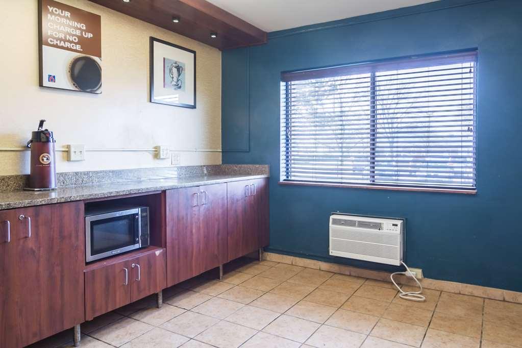 Motel 6-Madison, Wi - East Interior photo